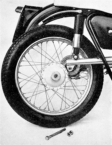 F62/1R Figure 9 Removal of Rear Wheel